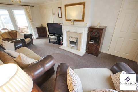 Click the photo for more details of Arnold Avenue, Sheffield