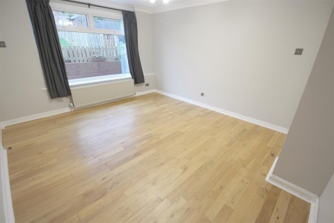 Click the photo for more details of Fraser Crescent