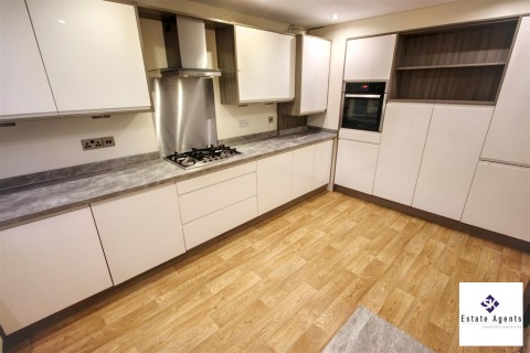 Click the photo for more details of Green Oak Avenue