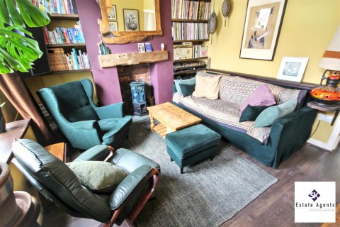 Click the photo for more details of Upper Valley Road, Sheffield